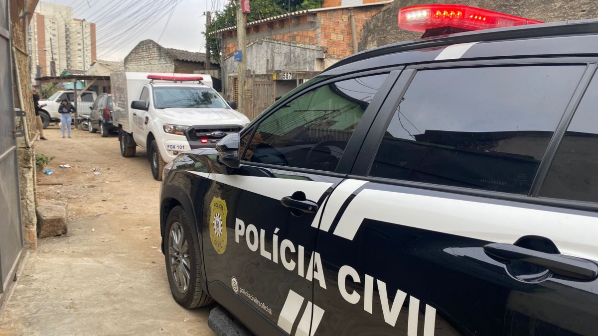 Homem mata a avó e confessa crime para a polícia
