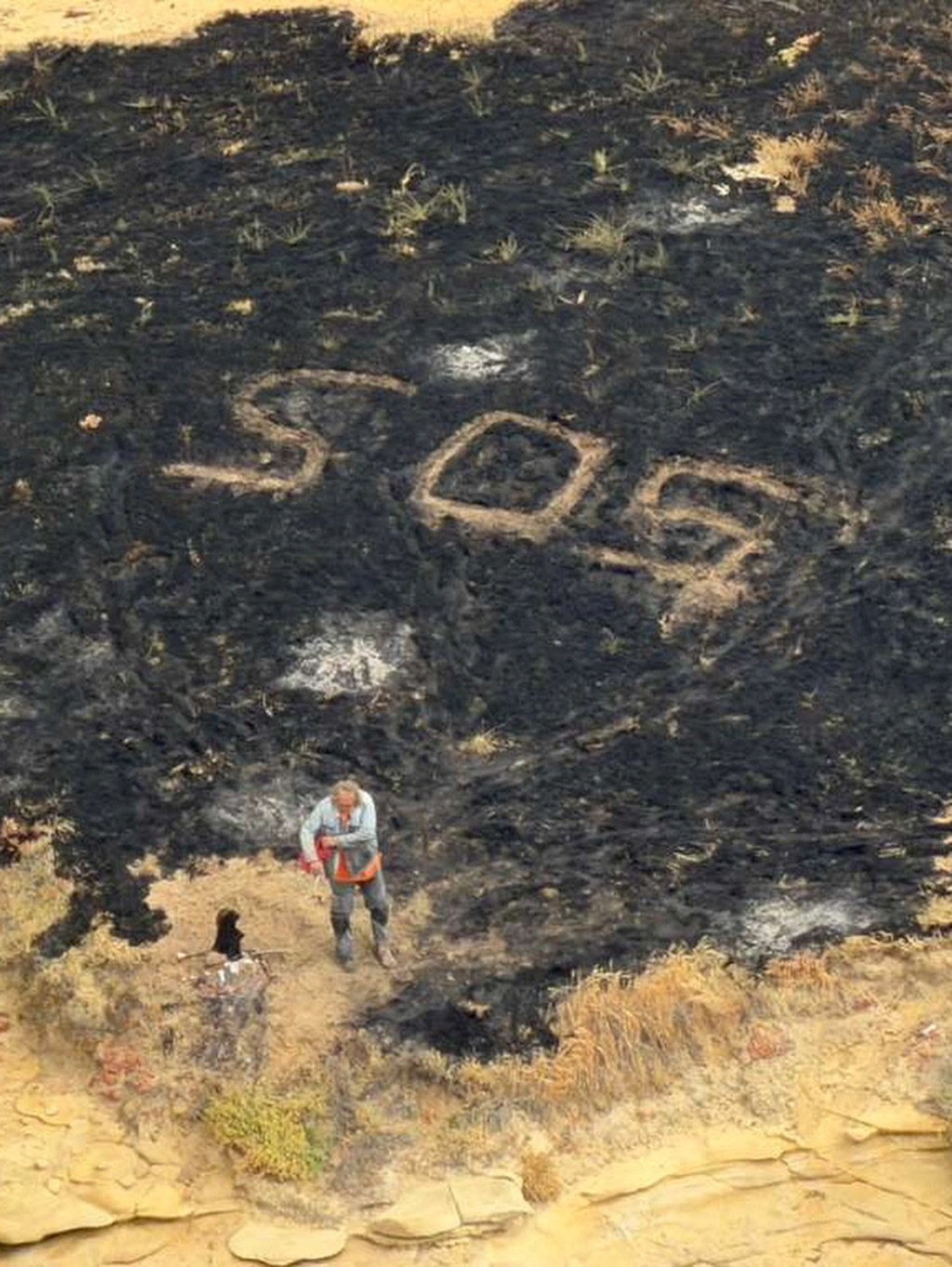 Marinheiro náufrago de 67 anos é resgatado durante incêndio em ilha isolada nos EUA; veja o VÍDEO