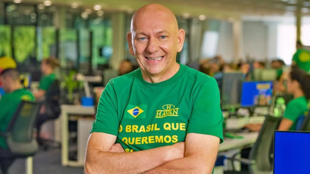 Justiça obriga Havan a instalar cadeiras para vendedores e Luciano Hang reage
