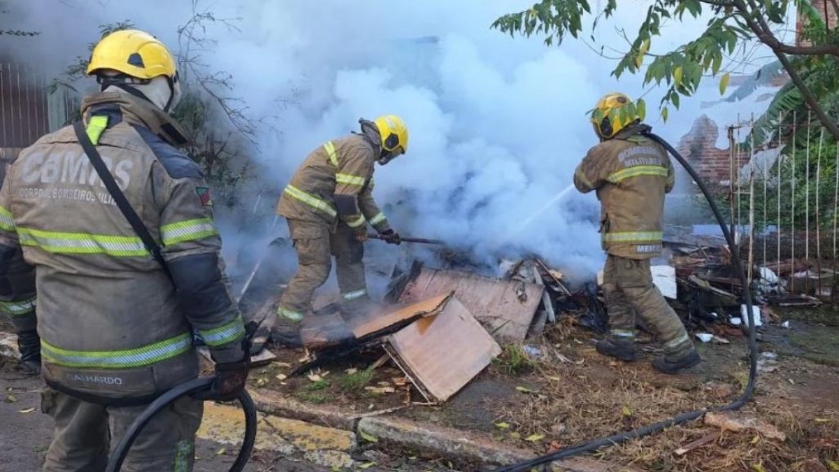 Incêndio mobiliza bombeiros em Canoas