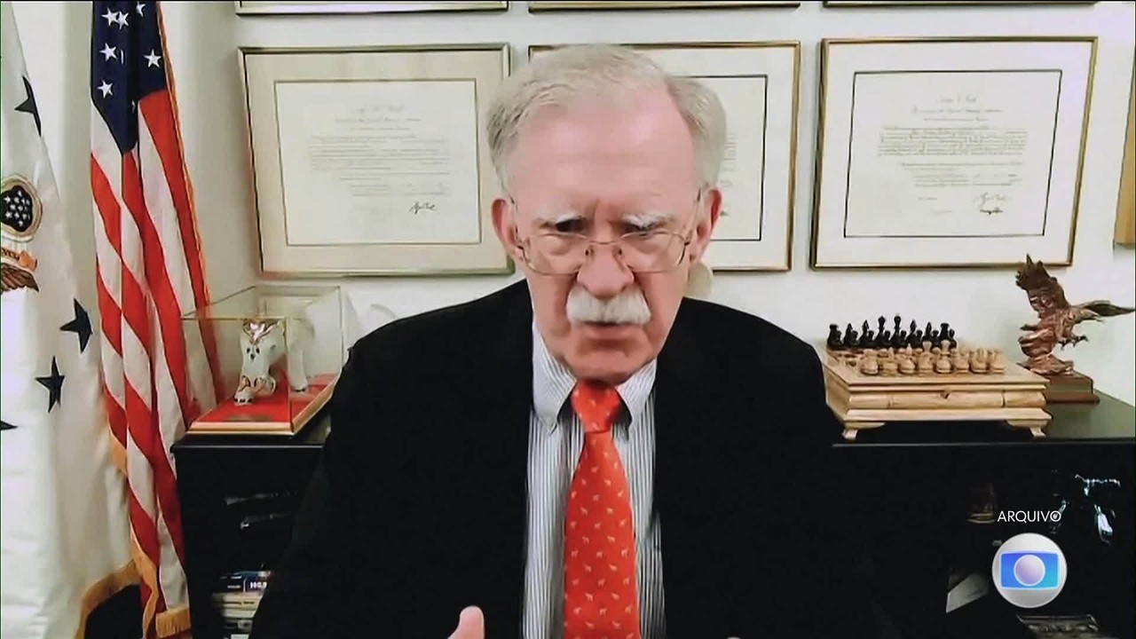Ex-assessor de Trump deve fazer acordo e se declarar culpado em caso de documentos, diz imprensa americana