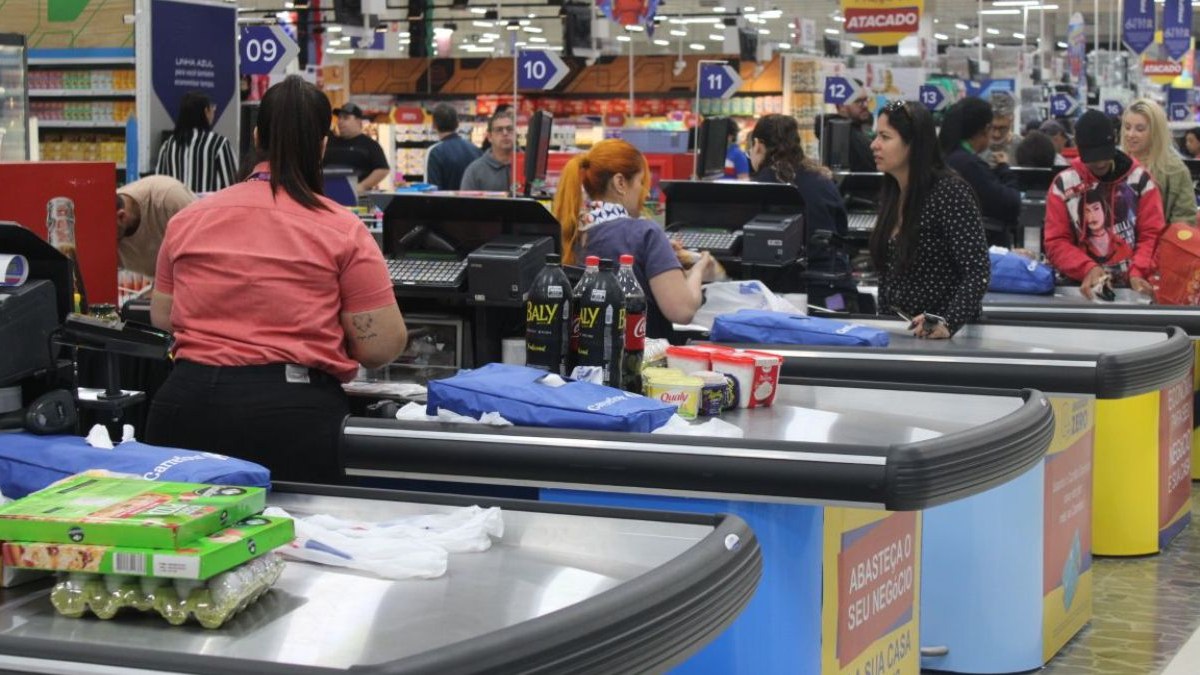 Sacolas plásticas proibidas em supermercados e atacados? Entenda proposta de deputado