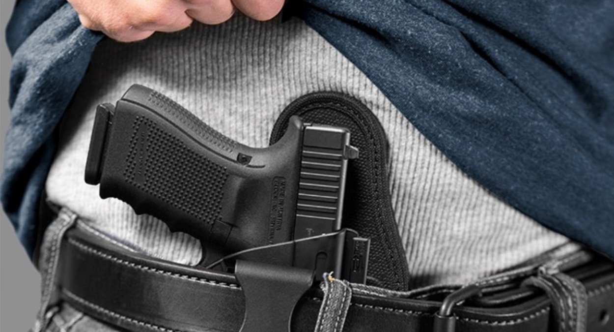 É verdade que qualquer brasileiro pode conseguir porte de arma? Veja quem tem direito e quem continua sem autorização