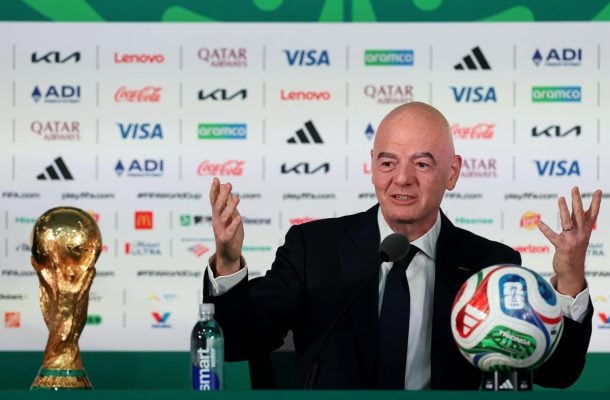 Infantino desiste de plano para investimentos privados na Fifa