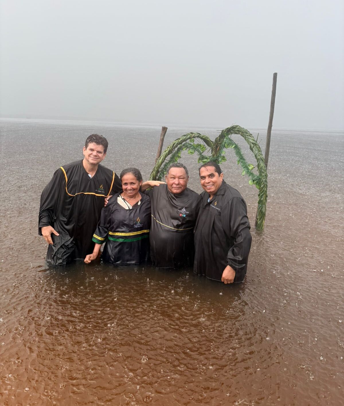 Batismo em Coari acontece em meio a forte chuva no Amazonas