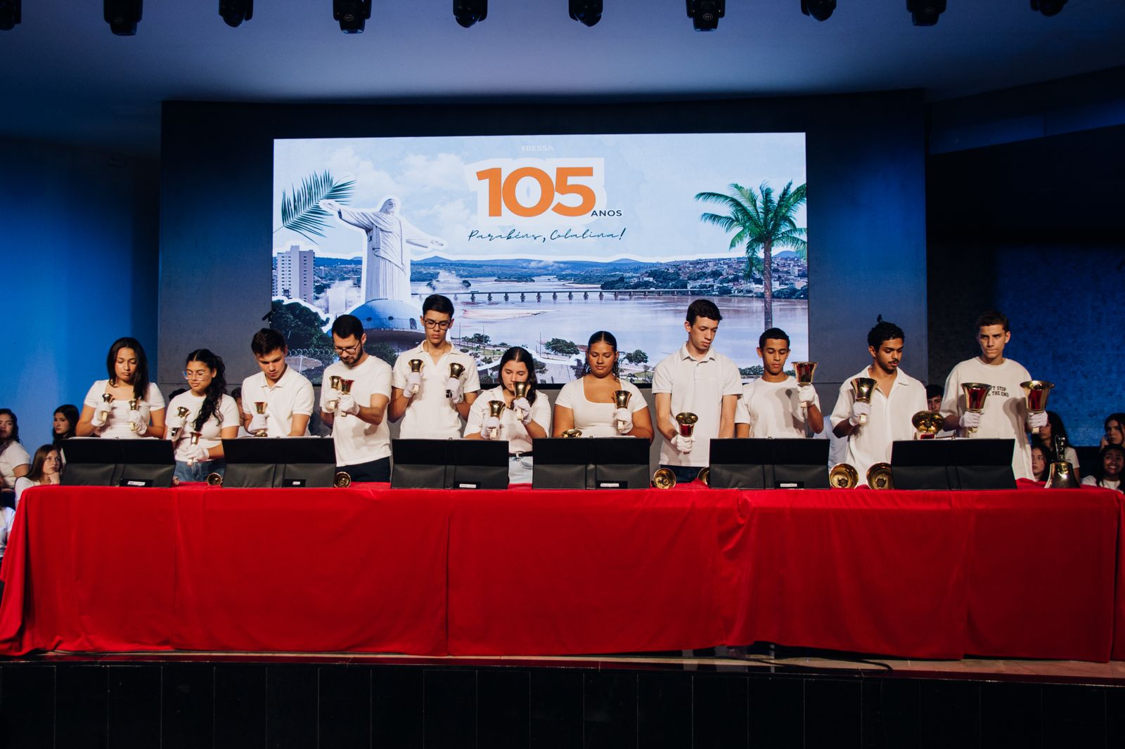 Colégio Adventista do Espírito Santo homenageia os 105 anos de Colatina com musical