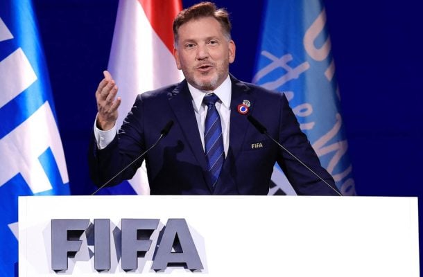 Conmebol dá voto de confiança à Fifa após polêmica e ainda provoca a Uefa