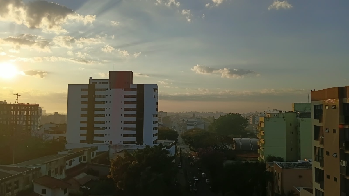 Dia começa com sol em Canoas, mas tempo deverá ter virada repentina ainda nesta quinta; Pode ter temporal chegando ainda hoje? Veja a previsão e prepare-se para a mudança