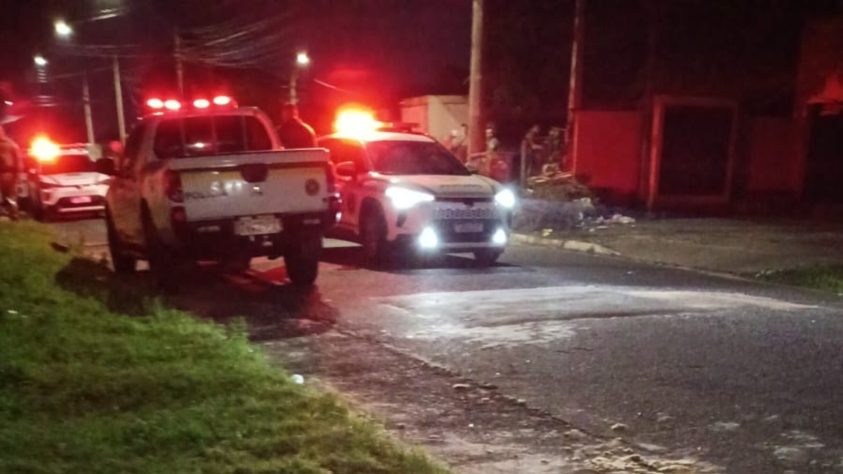 Dupla tenta matar homem na frente de residência em Canoas