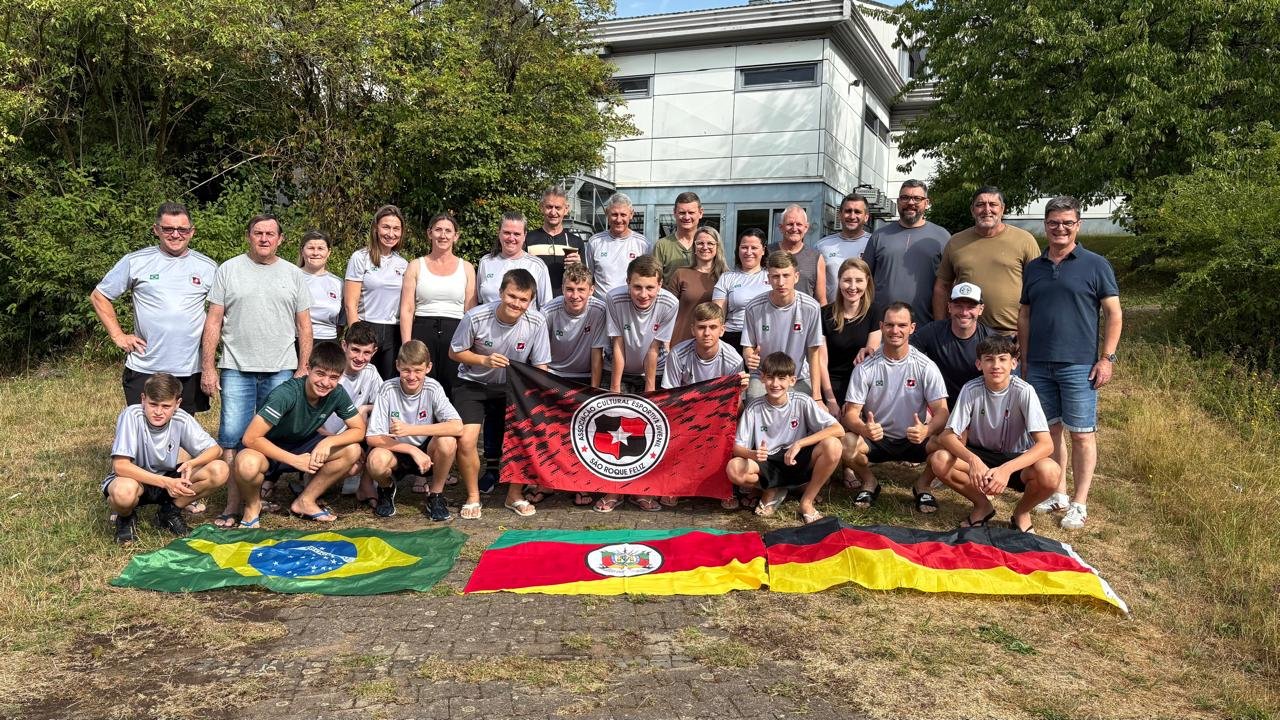 Escolinha de futebol retorna a Feliz após viagem à Europa