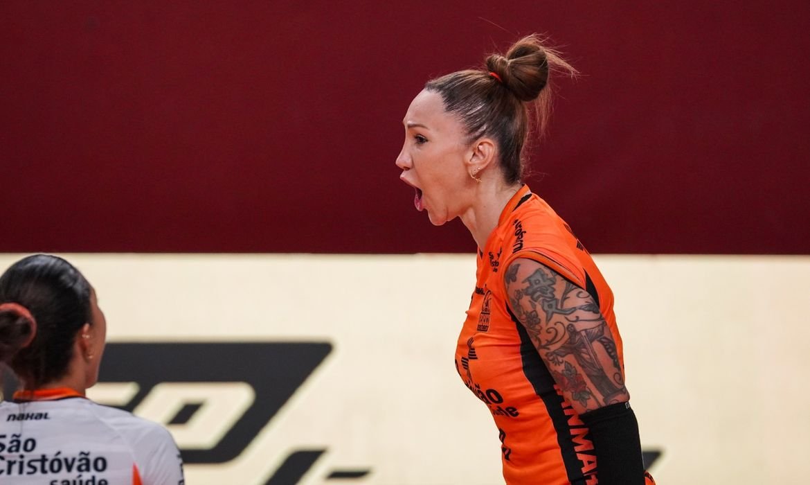 “Está tirando tudo o que eu tenho”: Tifanny se pronuncia após regra que veta trans no vôlei