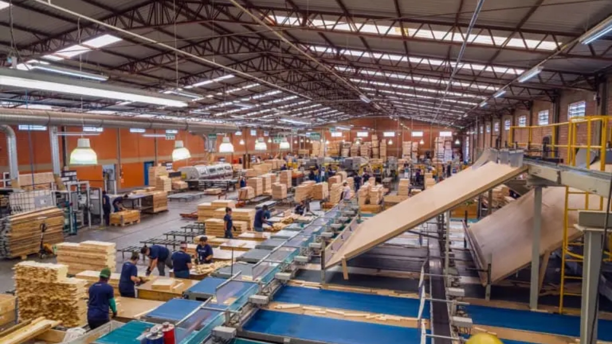 Fabricante de móveis tem falência decretada após abandonar fábrica e acumular dívida milionária