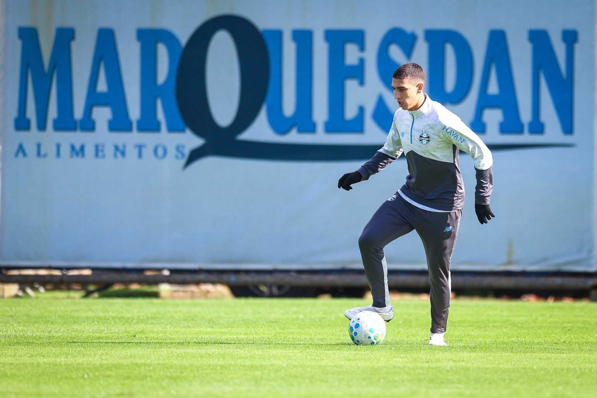 Fora dos planos do Grêmio, meia Monsalve é afastado pelo clube