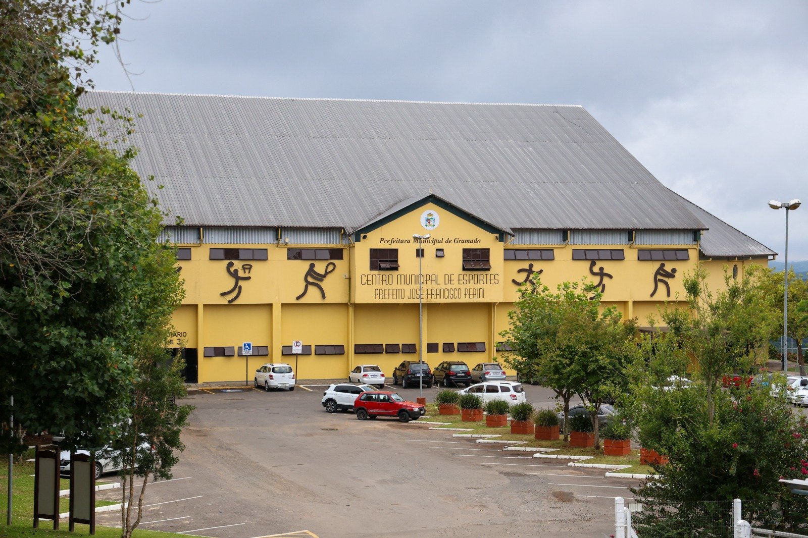 Futsal de base, feminino e futebol de campo: Gramado abre inscrições para diferentes competições