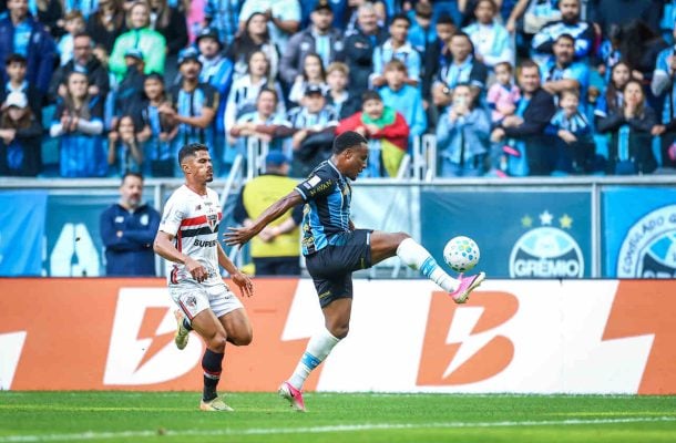 Grêmio vira sobre o São Paulo e sai do Z4 do Campeonato Brasileiro