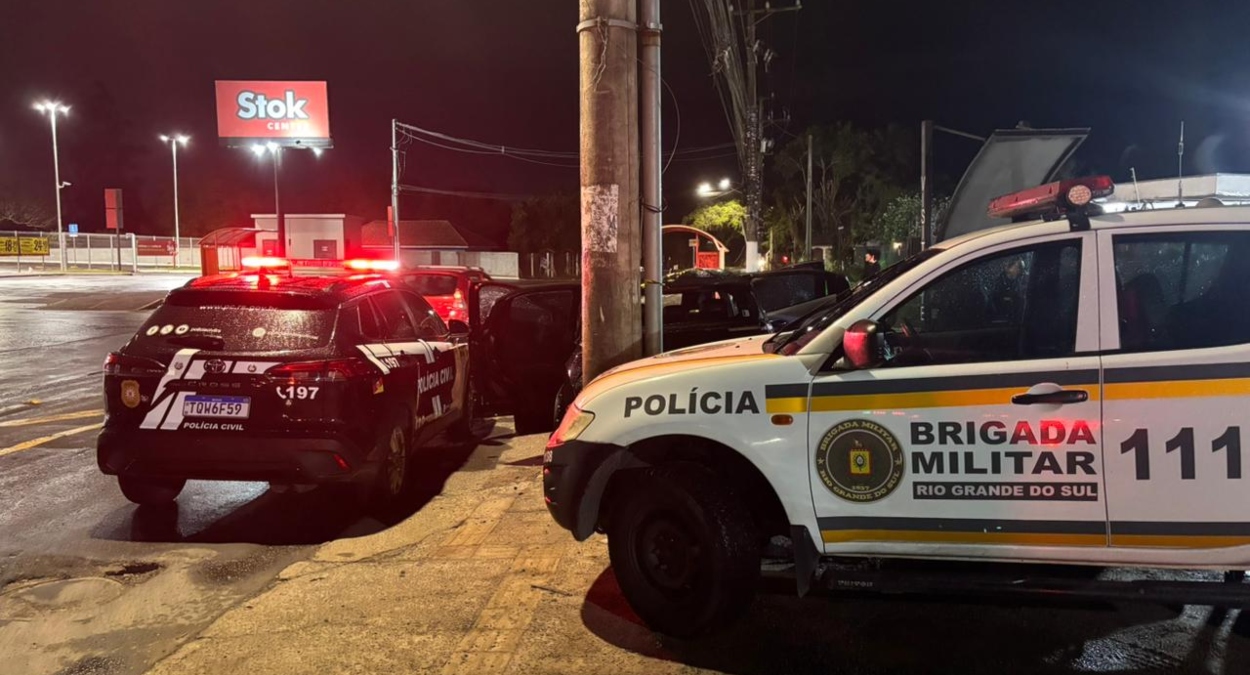 Homem é morto a tiros dentro de carro na frente de atacado em Canoas