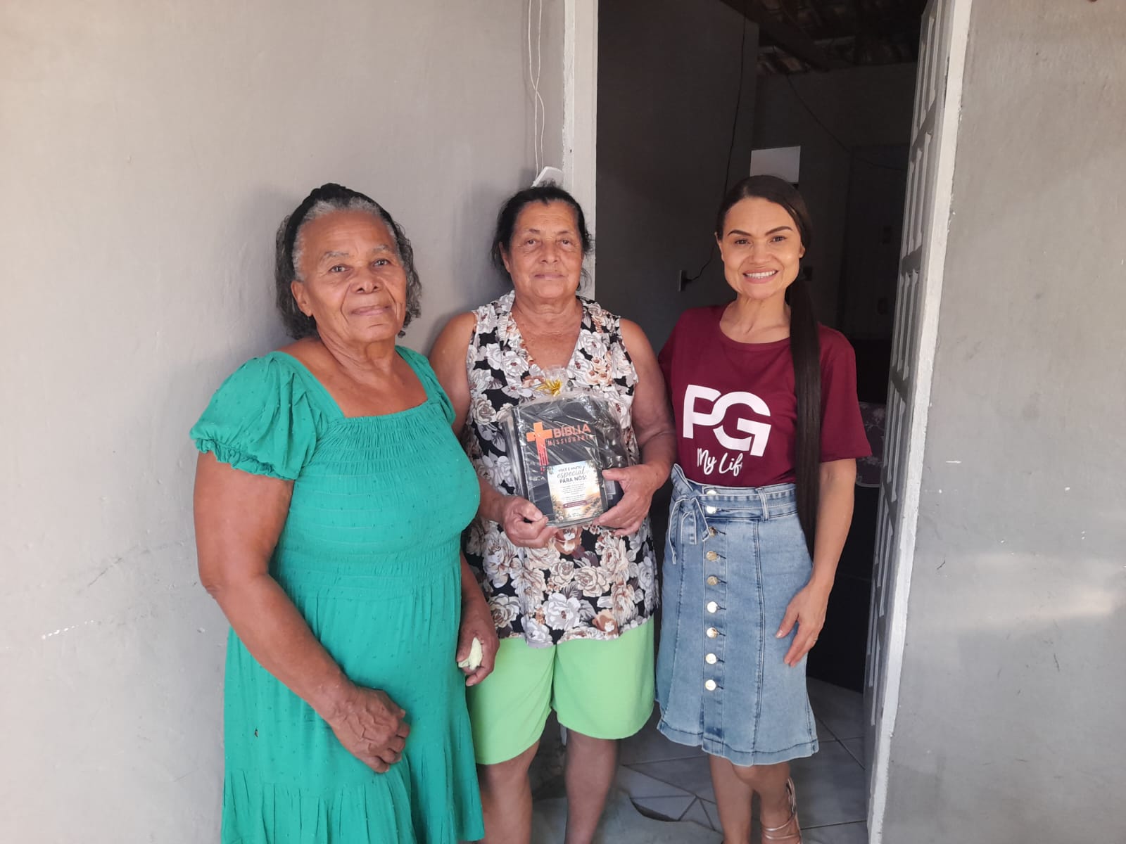 Igreja visita moradores do entorno e fortalece presença comunitária em Eunápolis
