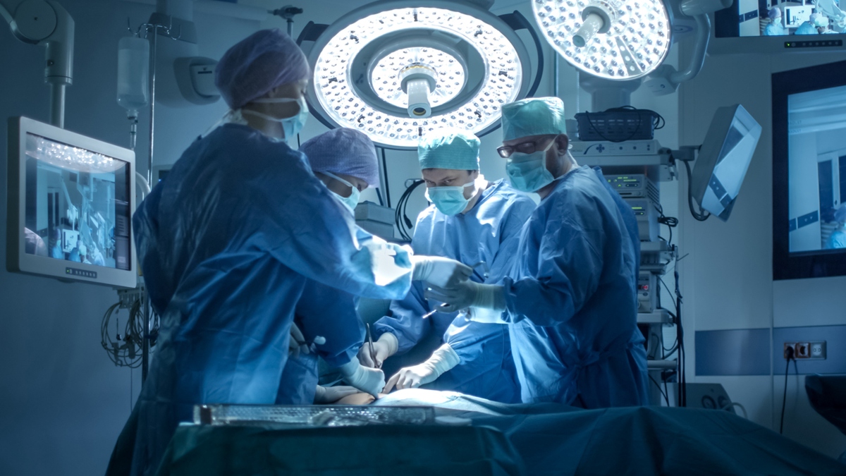 Médicos usam inteligência artificial em cirurgia inédita para retirar tumor cerebral e preservar visão