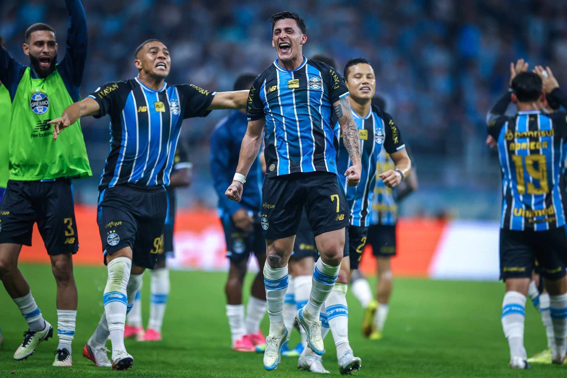 NANDO GROSS: Grêmio avança, mas ainda tem muito a provar
