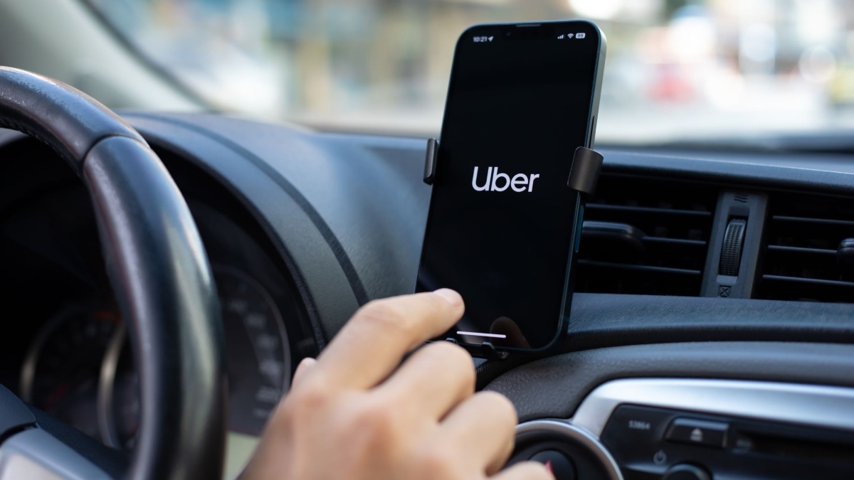 Uber muda viagens de adolescentes e agora pais poderão ver o que acontece dentro do carro em tempo real