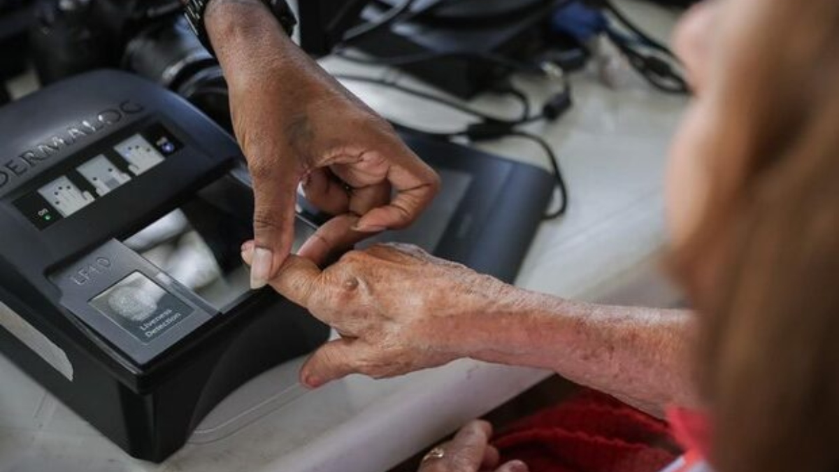 Beneficiário quer saber se já tem biometria no INSS e descobre como fazer a consulta sem sair de casa