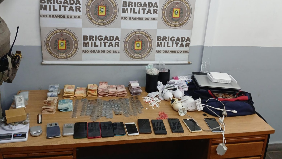 Brigada Militar estoura depósito de drogas e prende quatro criminosos em Canoas