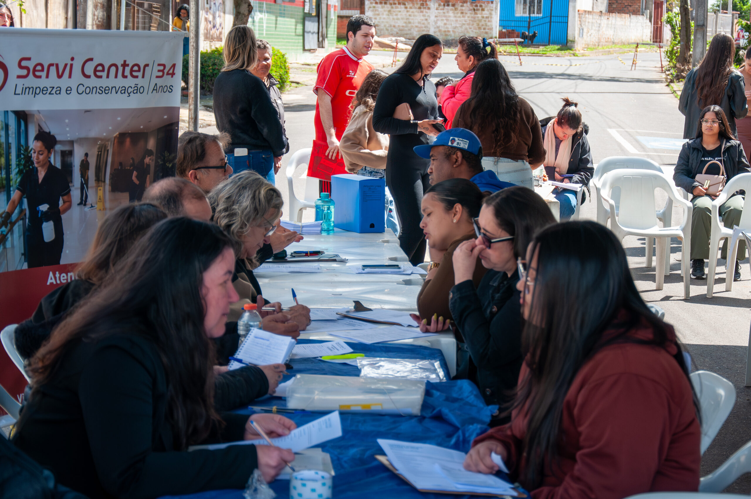 Caravana de Empregos leva oportunidades aos jovens do Guajuviras