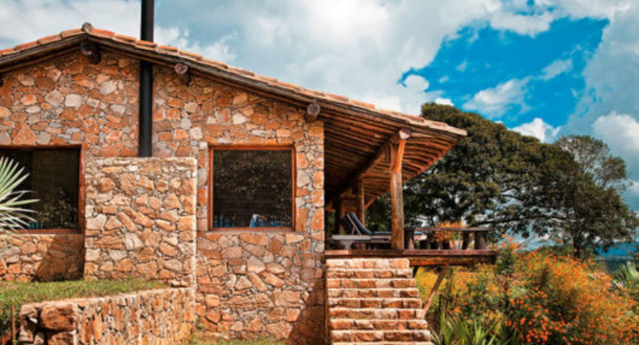 Caseiro mora por 18 anos em casa de fazenda e afirma ter direito ao imóvel depois de ser dispensado; entenda o que diz a lei
