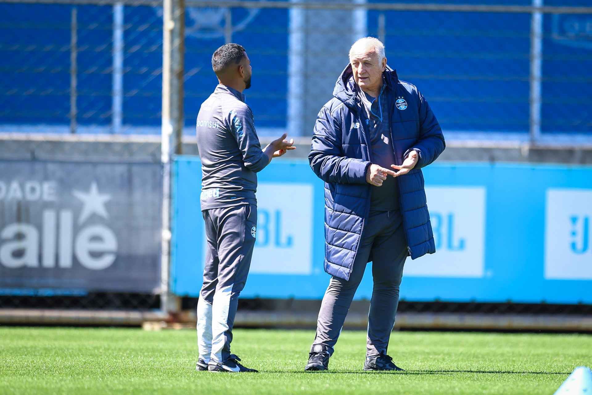 Com Felipão no banco e Renato de olho, Grêmio pega o Botafogo nesta quarta