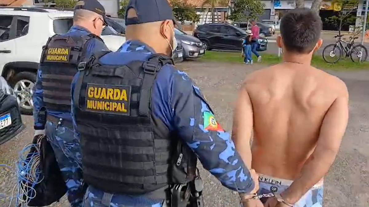 Criminoso invade escola em Canoas e é preso pela Guarda Municipal; Ele dormiu na delegacia enquanto a ocorrência era registrada