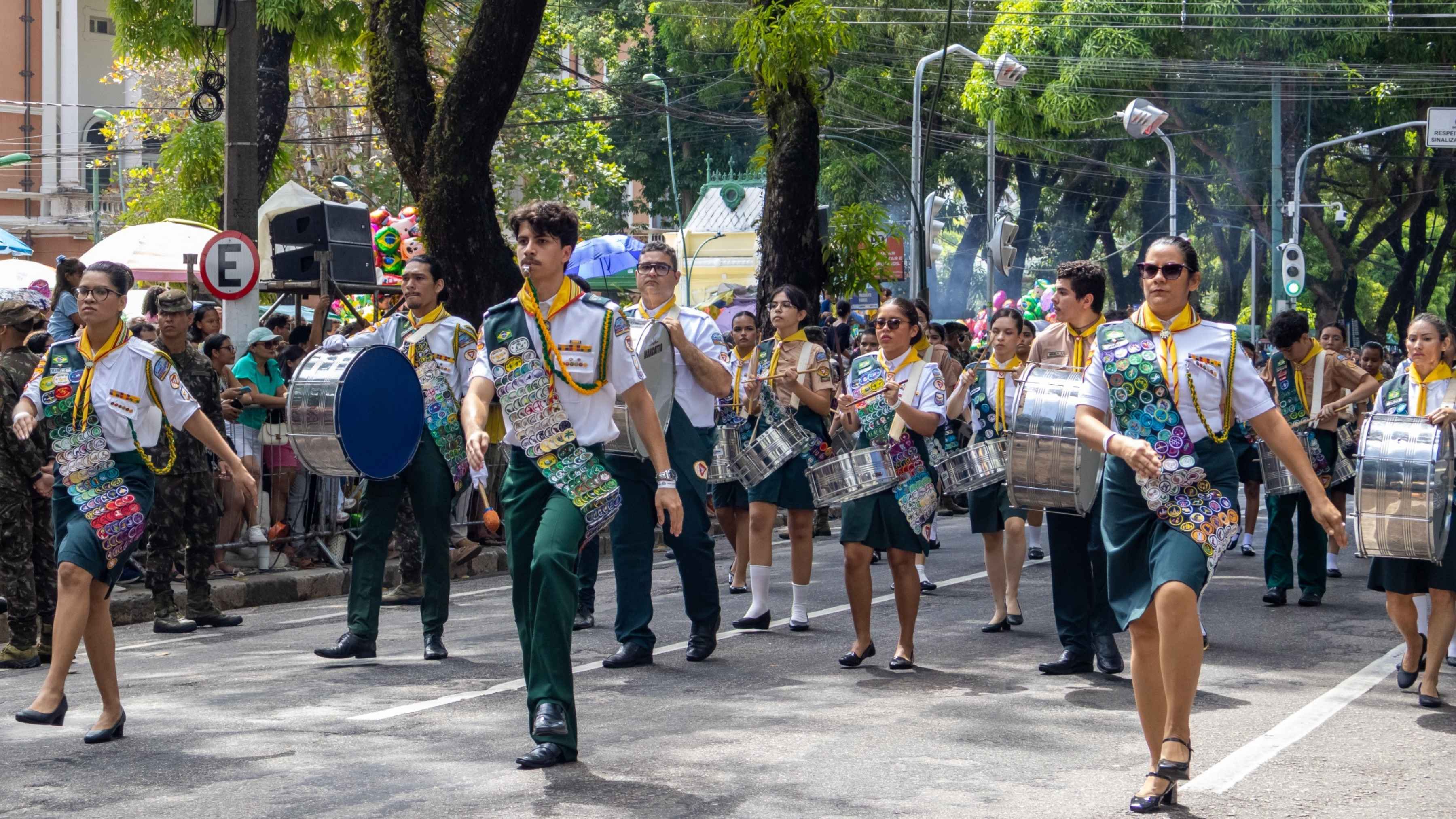 Desfile cívico reforça a cidadania na formação dos Desbravadores