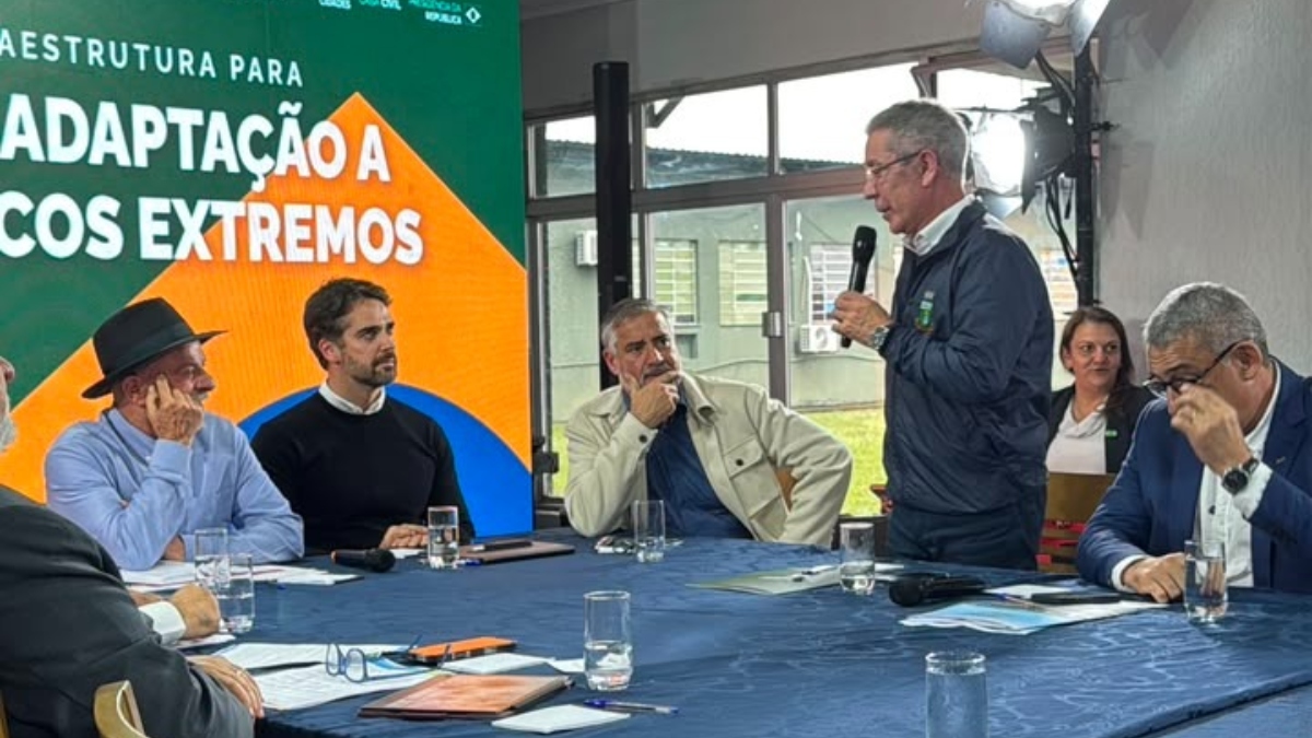 Em reunião com Lula, Airton Souza pede agilidade na liberação de recursos para a reabertura do HPSC e entrega ofício para obras contra cheias no São Luís em Canoas