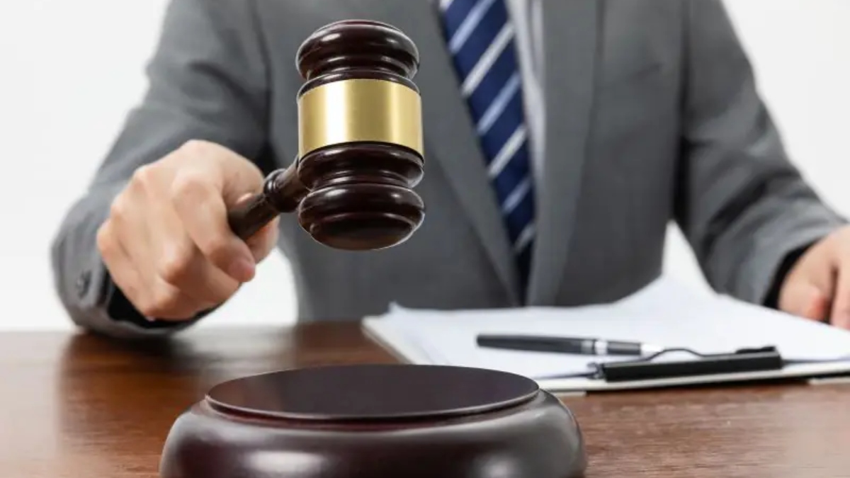 Empresa obriga funcionária a bater ponto com reconhecimento facial e Justiça manda pagar R$ 323 mil em indenização