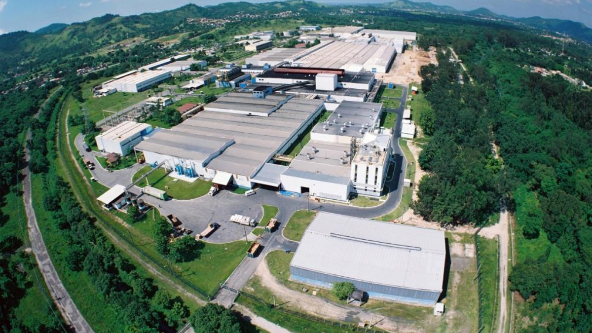 Fim de uma era: gigante mundial dos pneus encerra fábrica no Brasil e decisão atinge centenas de trabalhadores