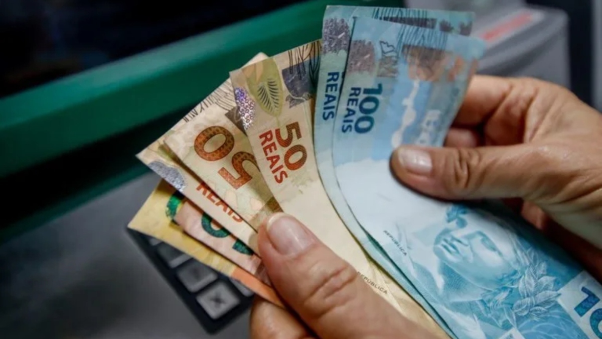 Governo faz alerta para contas bancárias de brasileiros antes de quinta-feira e libera pagamento de R$ 600; veja quem recebe