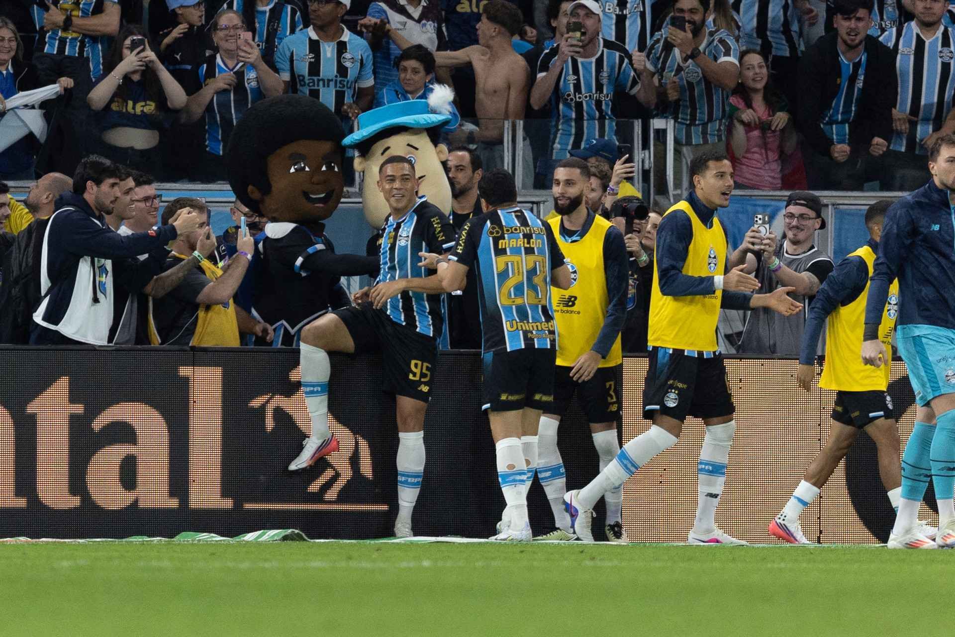 Grêmio elimina o Inter e vai à semifinal da Copa do Brasil