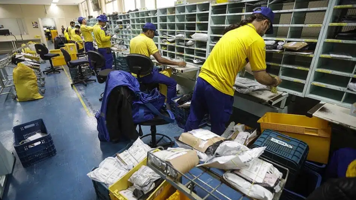 Greve dos Correios começa em todo o país, afeta trabalhadores e pode impactar entregas; veja o que muda