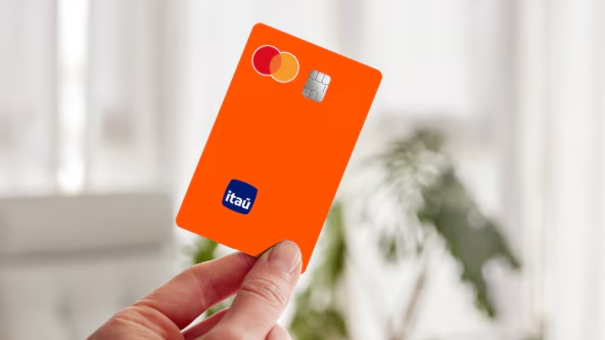 Itaú decide encerrar dois cartões e clientes precisam conferir se têm algum deles na carteira