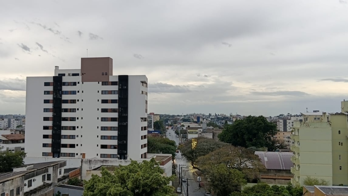 Tempo em Canoas muda neste fim de semana e previsão traz alerta para quem vai sair à noite