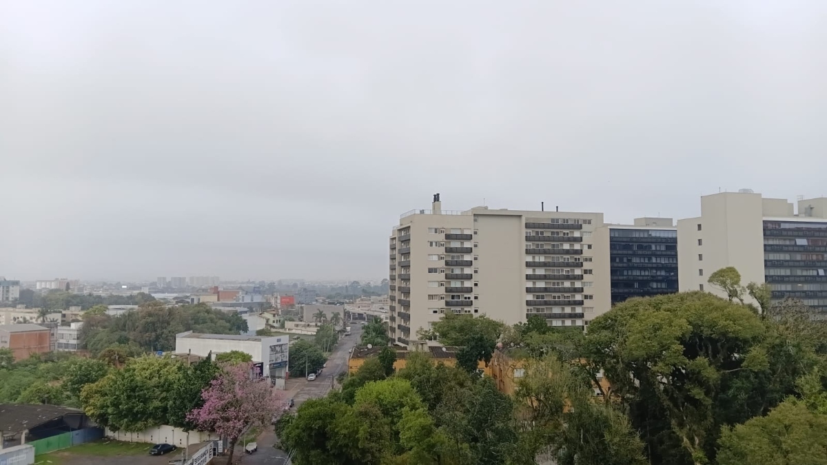 Tempo em Canoas preocupa quem quer sair na sexta: chuva forte pela manhã e novas pancadas à noite; veja previsão completa