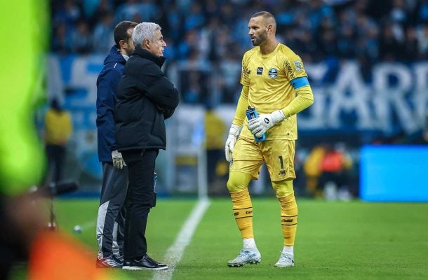 Weverton dedica classificação do Grêmio a Luis Castro: “Pessoa digna”