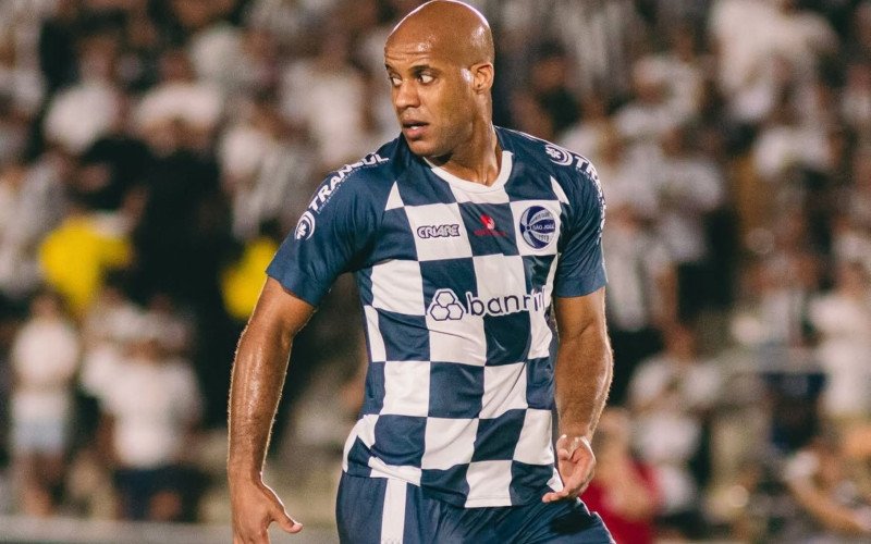 Zagueiro Tiago Pedra é confirmado no Aimoré