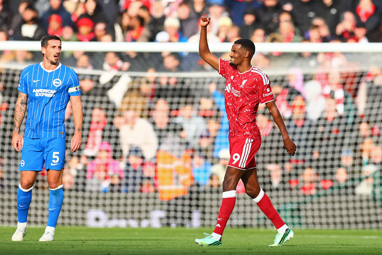 Após início frustrante, Isak entrega os gols esperados em Anfield e 'muda a cara' do Liverpool
