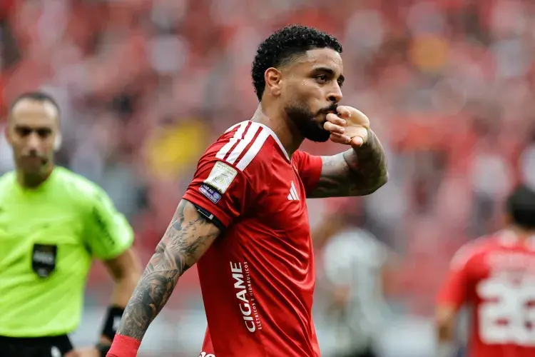 Inter goleia o Botafogo no Beira-Rio, enquanto Grêmio foca em decisão fora de casa