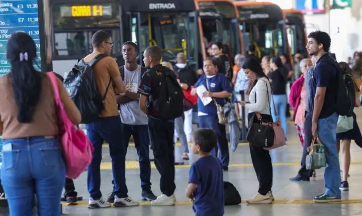 40% das mulheres já renunciaram a empregos por dificuldade de acesso