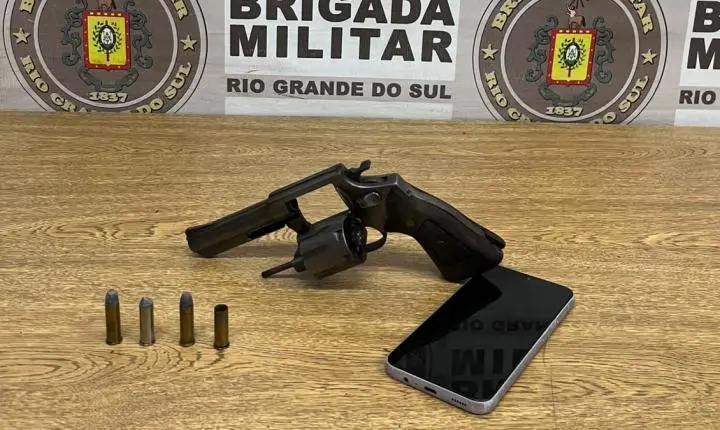 Adolescente atira contra policiais, tenta fugir e acaba apreendido em Canoas
