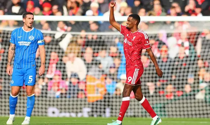 Após início frustrante, Isak entrega os gols esperados em Anfield e 'muda a cara' do Liverpool