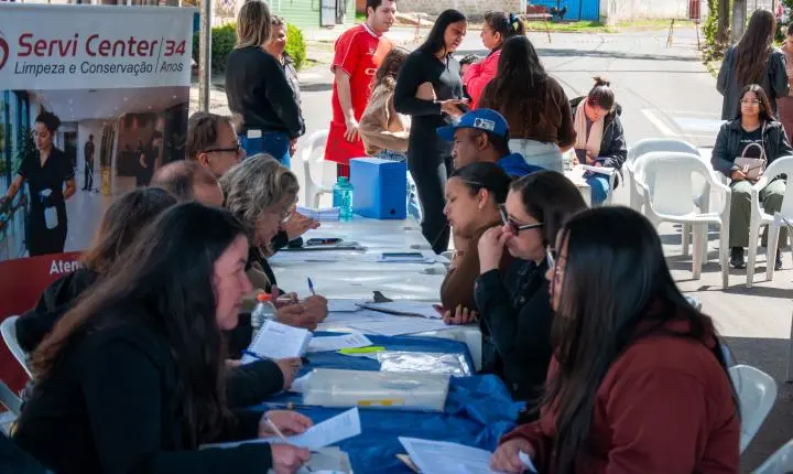 Caravana de Empregos leva oportunidades aos jovens do Guajuviras