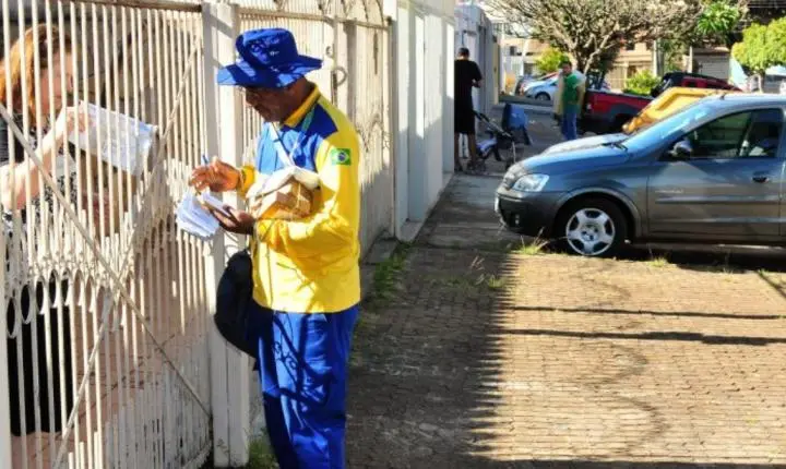 Carteiro é atacado por cão durante entrega e Justiça reconhece direito a pensão vitalícia dos Correios
