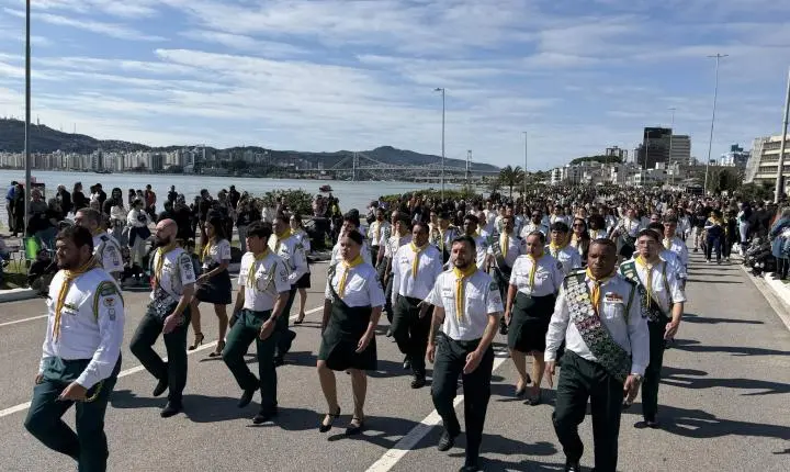 Desbravadores e Aventureiros participam do desfile de 7 de Setembro em Florianópolis